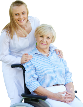 Eine ältere Frau im Rollstuhl mit einer jüngeren Frau